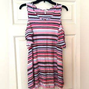 Elle medium cold shoulder top. EUC. Only worn once.